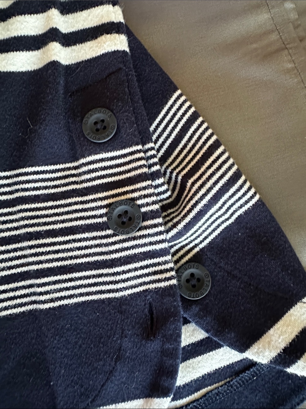 T by Talbots Funnelneck Pullover Top. Size Large. - Picture 7 of 8